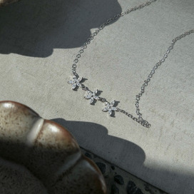 ｜純銀項鍊 925｜洛洛 • 鋯石小花 毛衣鏈頸鏈鎖骨鏈  單只販售