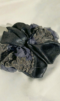 ｜大腸圈｜丹青 • 蕾絲金蔥拼接立體玫瑰 髮束髮圈髮飾髮繩彈力繩 單支販售(精緻氣質)