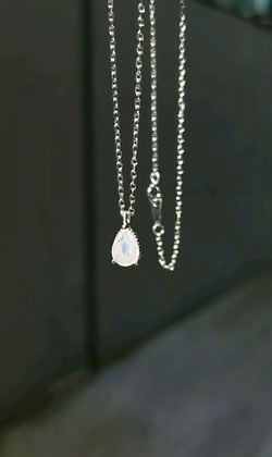 ｜純銀項鍊｜漫天 • 粉色水滴 毛衣鏈頸鏈鎖骨鏈 單只販售