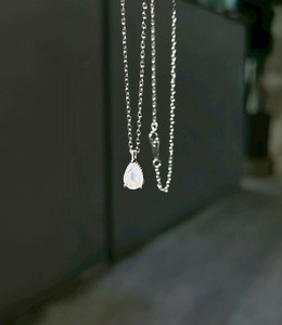 ｜純銀項鍊｜漫天 • 粉色水滴 毛衣鏈頸鏈鎖骨鏈 單只販售