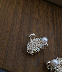 ｜鯊魚夾｜珍妮 ‧ 珍珠彩鑽葉子瀏海夾髮夾髮飾邊夾壓夾鯊魚夾 單只販售