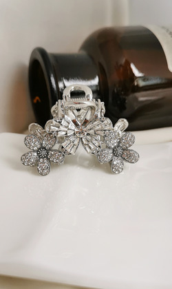 ｜鯊魚夾｜飛翔 ‧ 鋯石小花 抓夾瀏海夾盤髮夾 單只販售