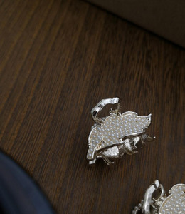 ｜鯊魚夾｜楓 ‧ 迷你珍珠葉子瀏海夾髮夾髮飾邊夾壓夾鯊魚夾 單只販售