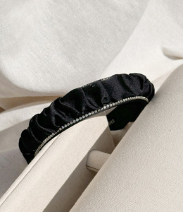 ｜髮箍｜悠揚 &bull; 緞面抓皺 髮夾髮飾邊夾壓夾彈簧夾鯊魚夾飾品