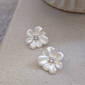 ｜耳飾｜玲奈 &bull; 奶油色花朵 耳針耳環_2