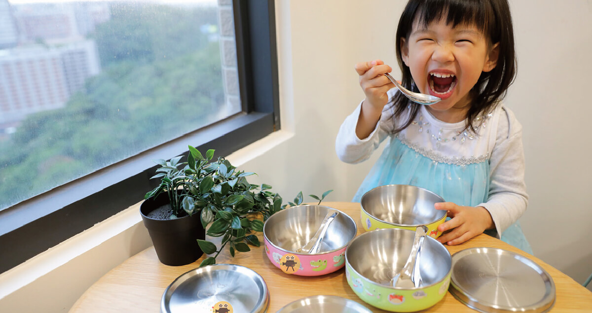 親子育兒｜作伴《不鏽鋼繽紛三色碗三入組》幼稚園必備餐具-客製化雷雕姓名、耐高溫防水姓名貼，可拆洗不鏽鋼三色碗推薦！