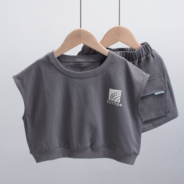 夏季運動風男童上衣背心+短褲 套裝