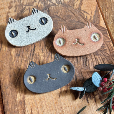 陶別針 - 丸子貓 / 飾品（三色）