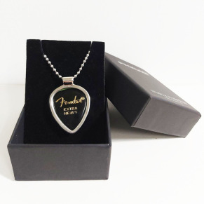 [缺貨中] 搖滾吉他Pick鈦鋼項鍊 附Fender原廠Pick