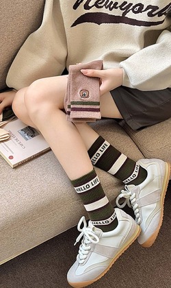 (售完)低調秋秋熊 四入組 | 中筒襪