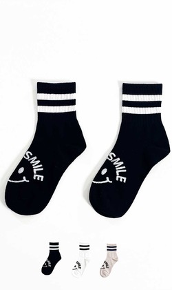伸手撫摸笑臉人 三色售 | 短襪