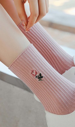 香甜浮雕玫瑰 | 中筒襪