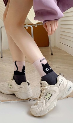 (售完)就靜靜地看著你 五入組 | 中筒襪