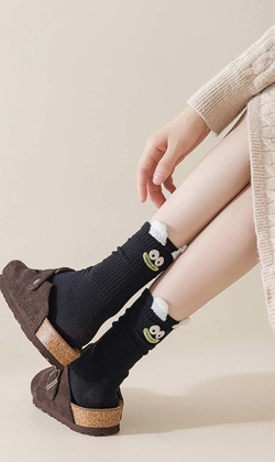 我盯著你呦 四入組 | 中筒襪