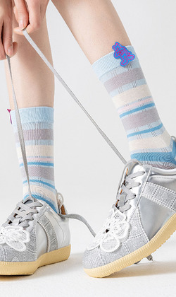 (售完)夏天的夢幻湖 二入組 | 中筒襪