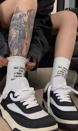 輕吻蛇，可能是個錯誤 二入組 | 中筒襪