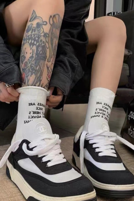 輕吻蛇，可能是個錯誤 二入組 | 中筒襪