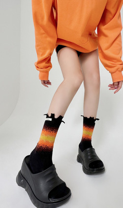 (售完)岩漿迸發就像你 二入組 | 中筒襪