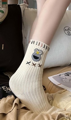網紅蛙蛙過得很開心 | 中筒襪