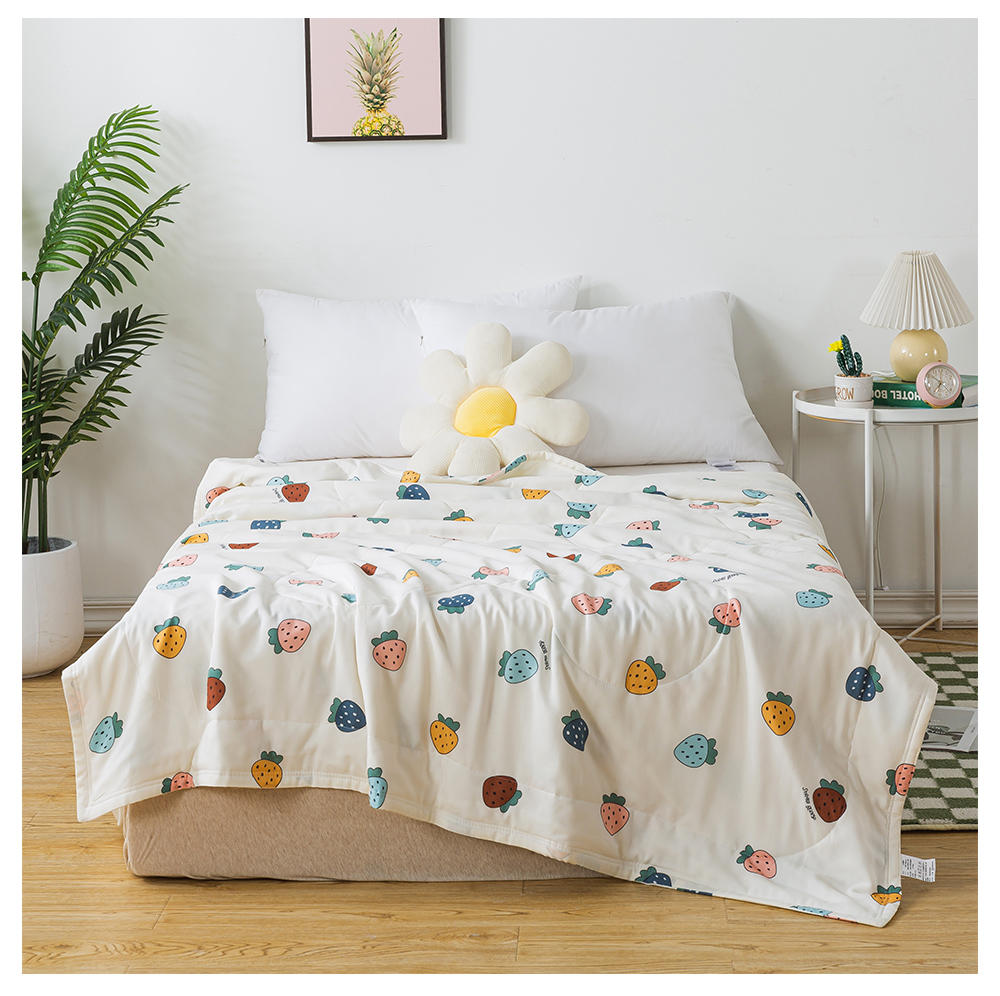 MIGRATORY 媚格德莉 - 竹纖維涼感抑菌水洗涼被-草莓樂園 (150x186cm)