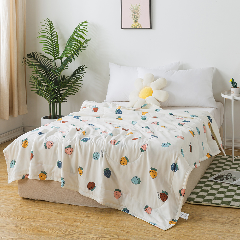 MIGRATORY 媚格德莉 - 竹纖維涼感抑菌水洗涼被-草莓樂園 (150x186cm)
