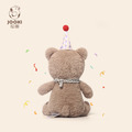 【JOOKI 捉趣】精品娃娃玩偶 慶生小熊 (28cm) 贈品牌束口袋_5