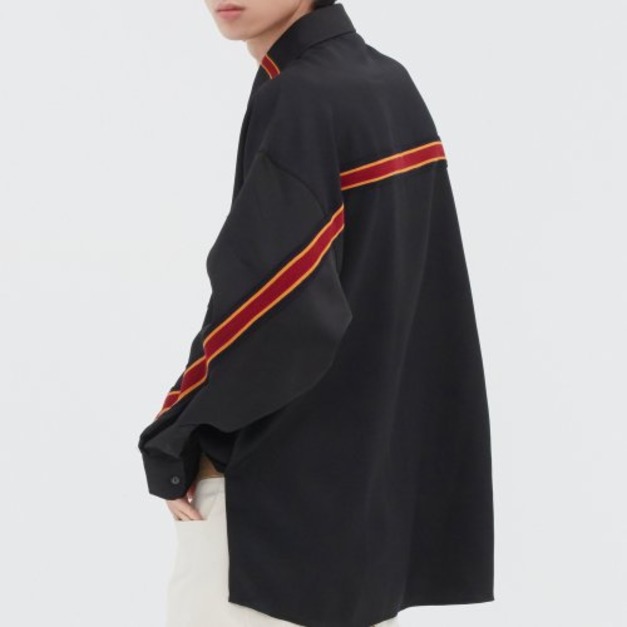 MUSINSA OMANTIC CROWN 背線襯衫(黑)