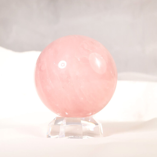 柔粉流雲 | 粉水晶球 6.6cm