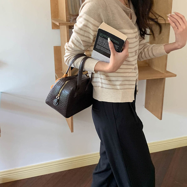 撞色條紋針織衫  (杏現貨)