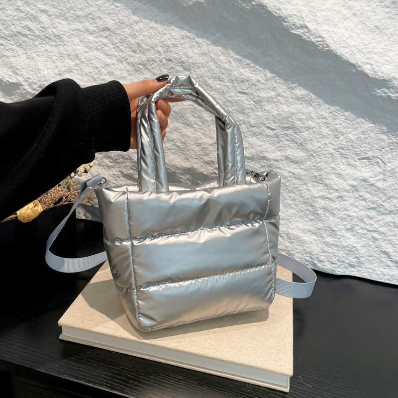 【滿$6,000贈品】太空澎澎斜背小提包 x1