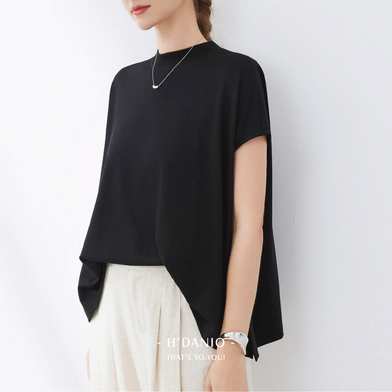 里爾寬鬆設計款短袖上衣
