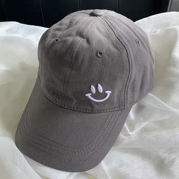刺繡微笑棒球帽
