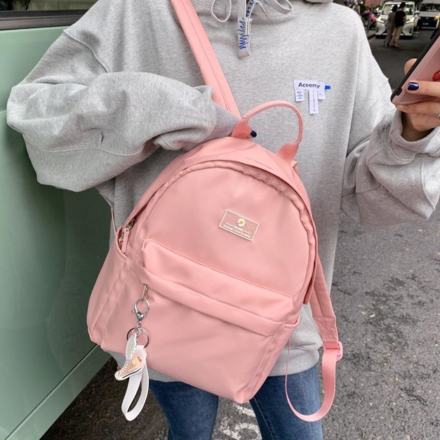 粉色輕量後背包