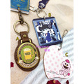 Fuyumoe暖芽⏩日本環球購物✈柯南 哈利波特 奶油啤酒 吊飾/裝飾配件✈芝麻街 包包吊飾_1