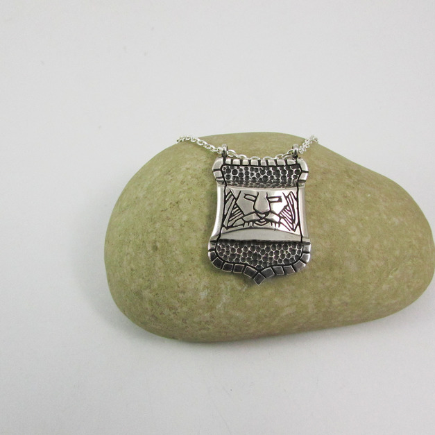 shield necklace_盾牌項鍊