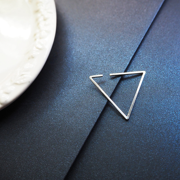 triangle earring_三角形耳骨環
