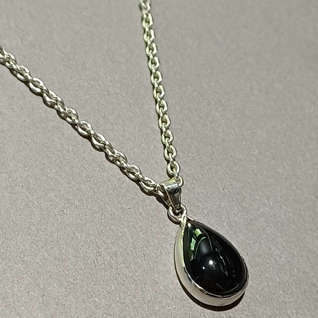黑色淚滴項鍊_Black teardrop necklace 黑色尖晶石 僅此一件