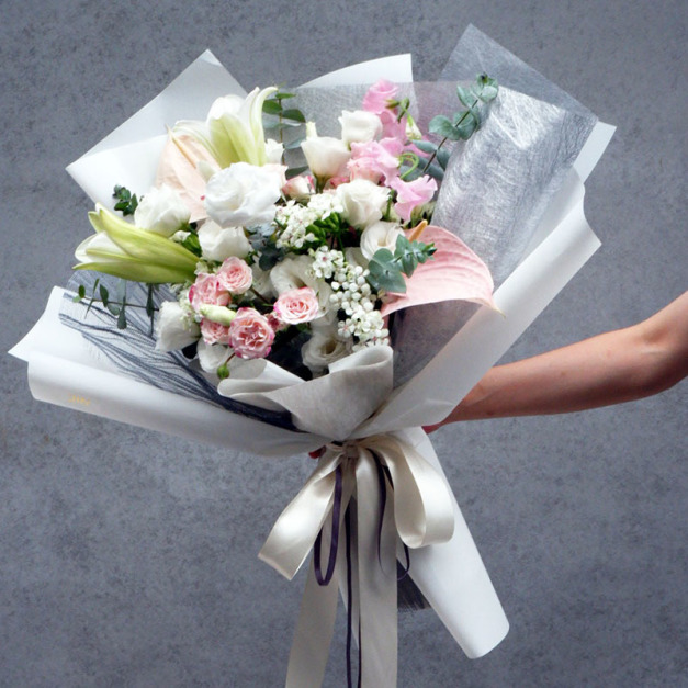 灰粉色鮮花花束 B0336003