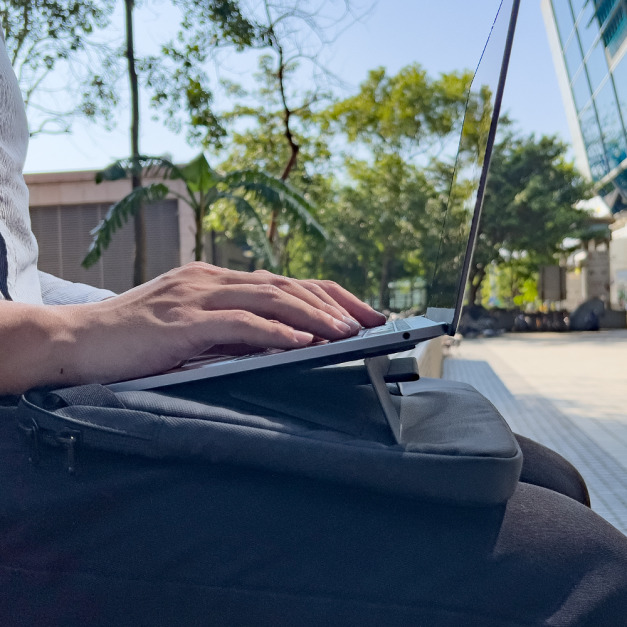 Carrier｜隨行筆電支架公事包｜ergomi