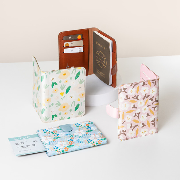 輕巧皮革護照套 | ekax