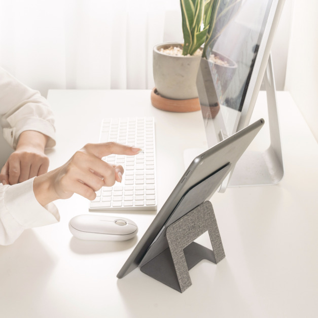 Ares Mega｜輕薄隱形平板支架｜ergomi