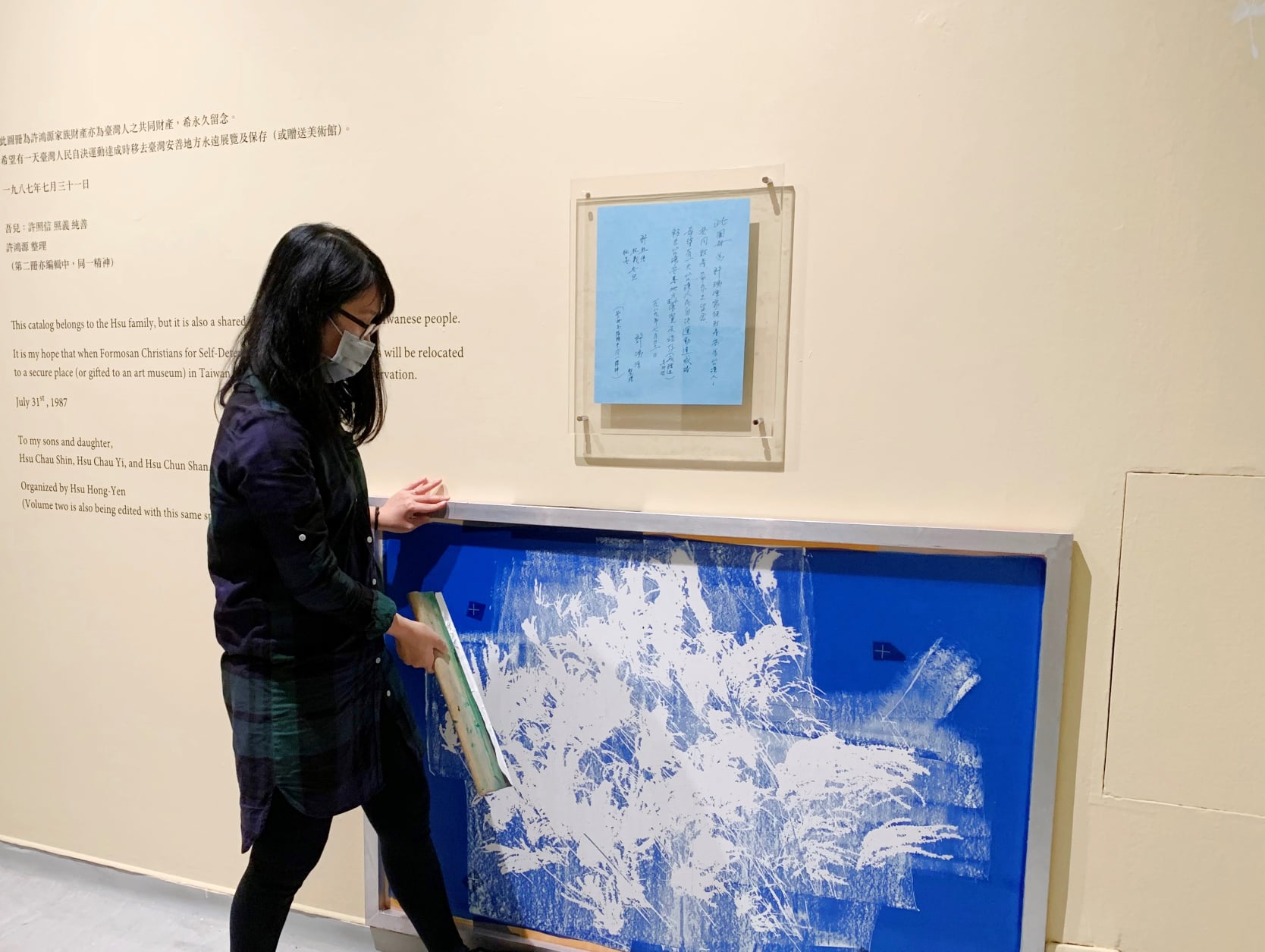 可能是站立和室內的圖像