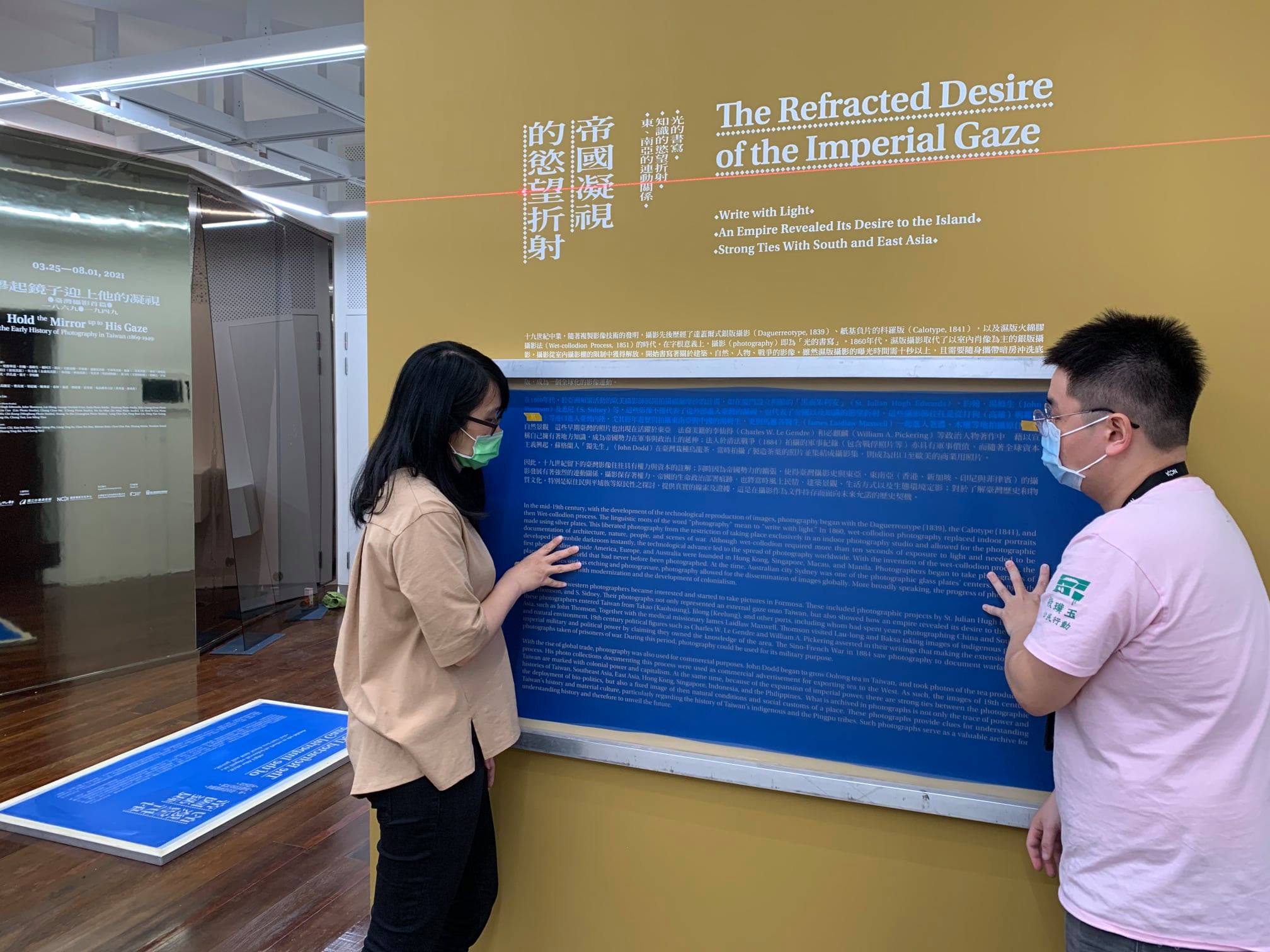 可能是一或多人、大家站著和室內的圖像