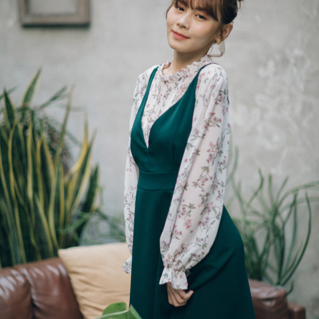 訂製款✨韓國chic質感顯瘦深V高腰墨綠吊帶裙