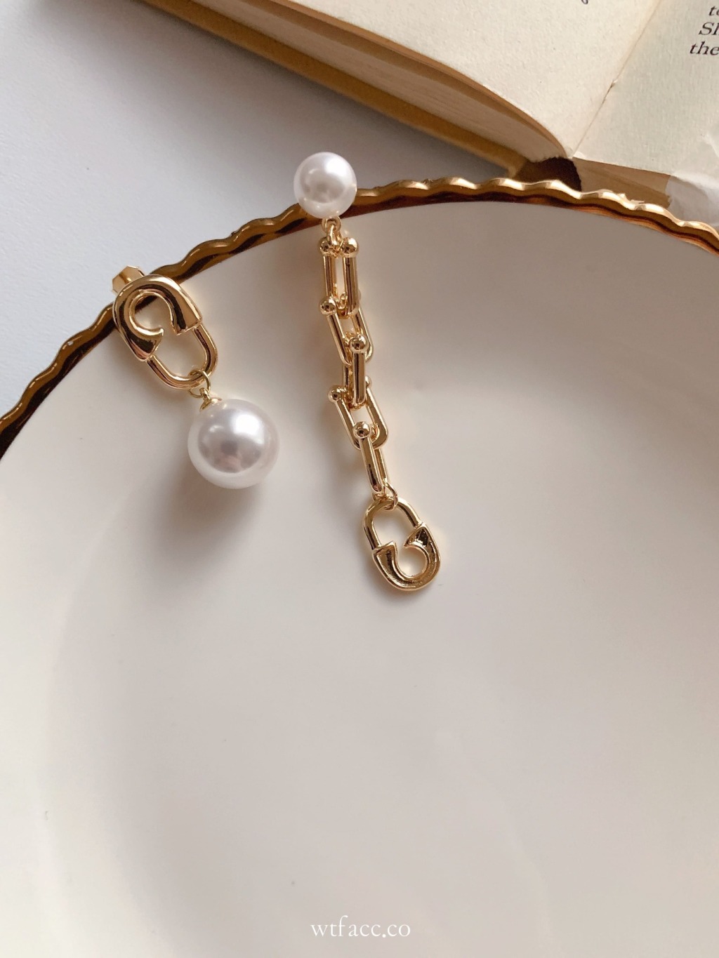 現貨 珍珠不對稱長垂耳 耳環 What The Fun 小商行