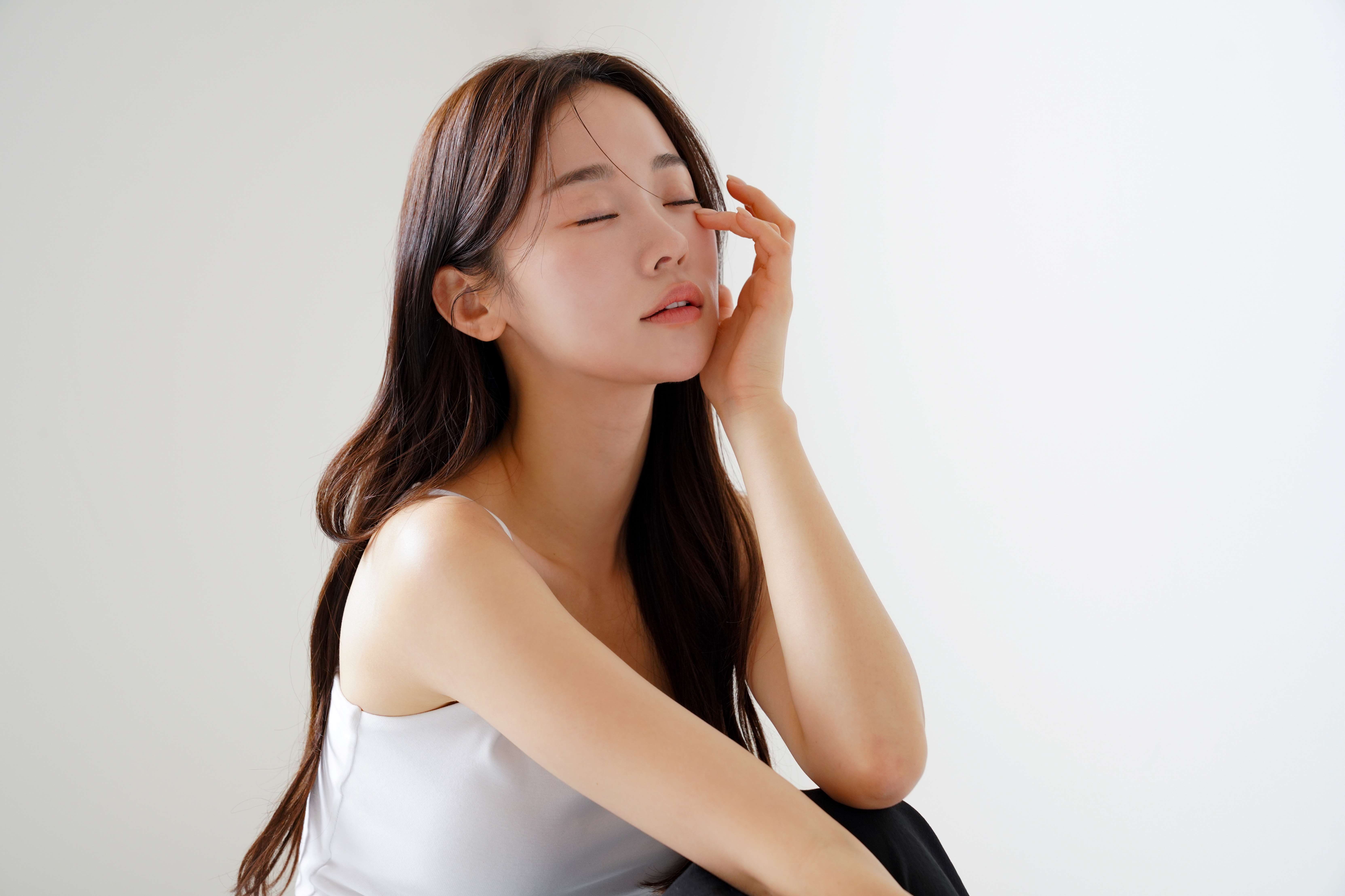 眼霜要擦多厚？塗抹手法與用量一次解答！