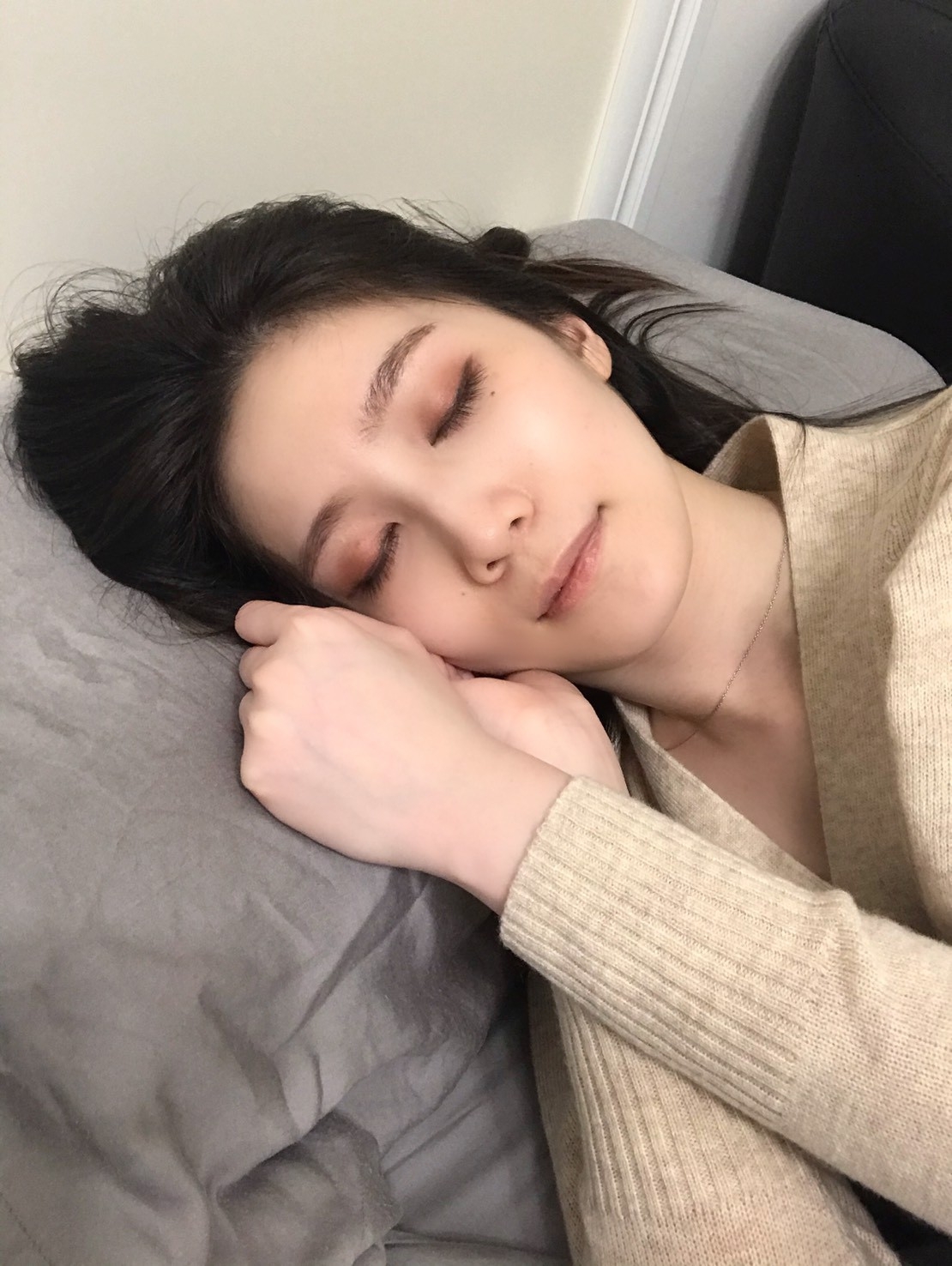 許多人都因失眠產生腸胃問題，靠精油可有效改善失眠