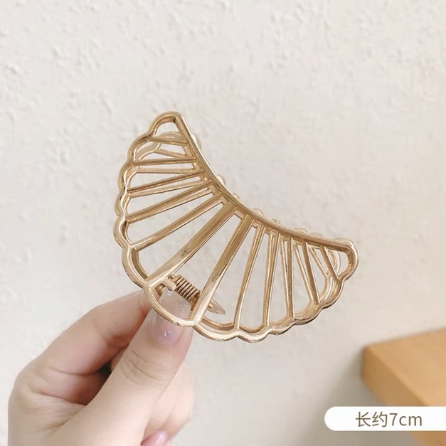 金色扇形貝殼夾 7CM