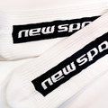 new sport 時尚尖端【白黑】 筒後LOGO運動長襪(S/M/L)_1