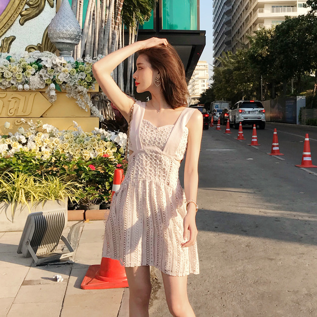 泰國潮牌性感吊帶露背簍空露腰蕾絲連身裙